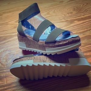 💥brand new💥 Steve Madden platform Sandals